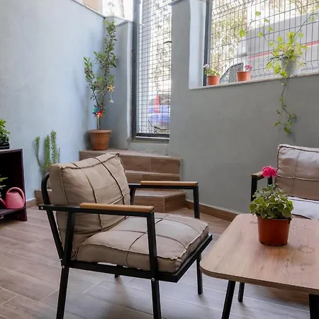 アパート Defne House ウルラ