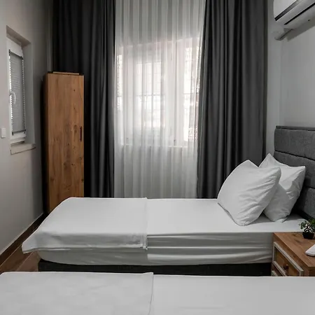 Defne House アパート ウルラ